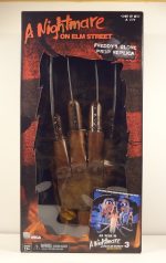 Nightmare on Elm Street 3 Dream Warriors Freddy Krueger Glove Prop Replica - Officially Licensed Item - Image 4